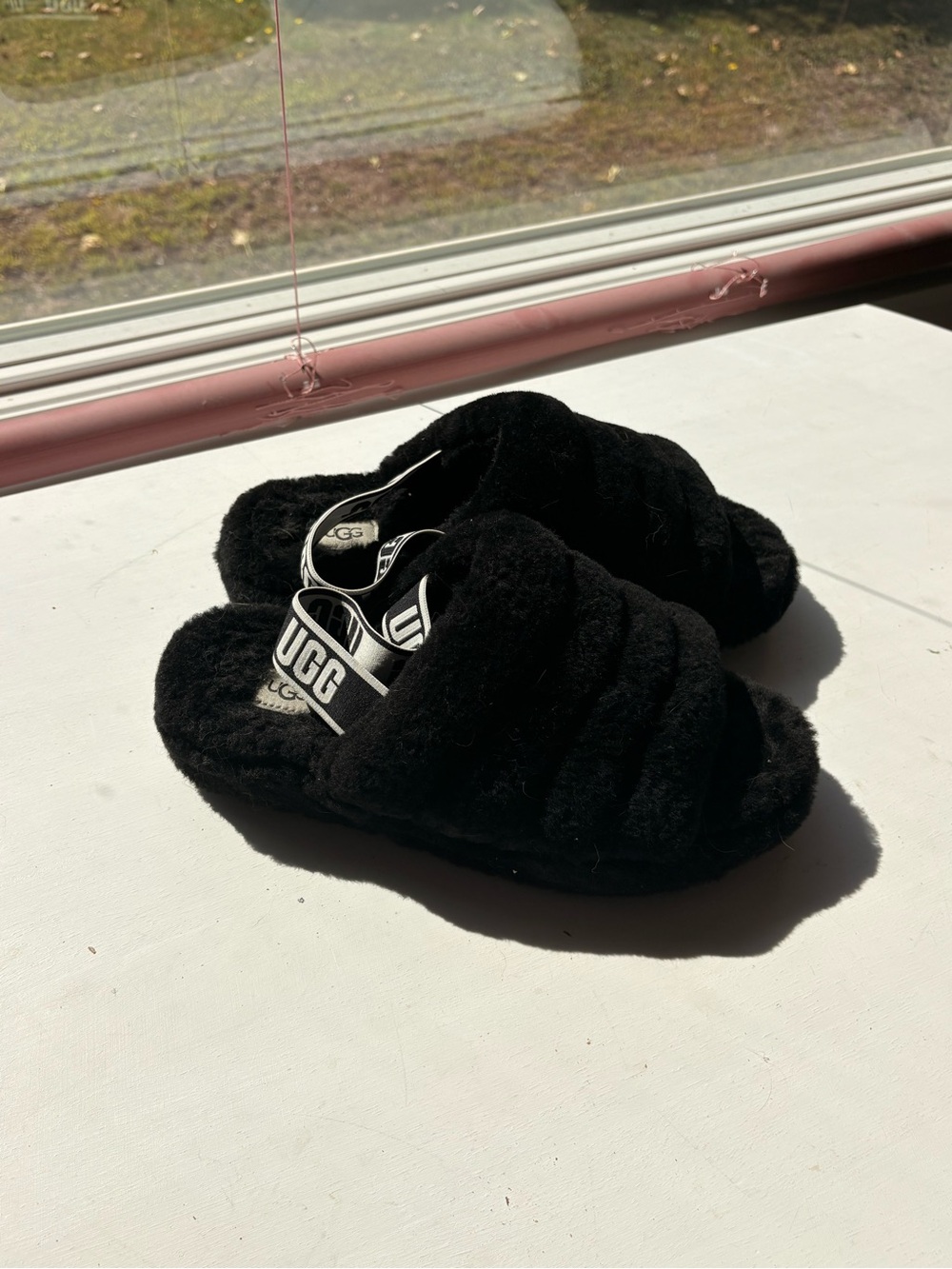 💙UGG Black Fluff Yeah Slide Slippers with Logo Strap